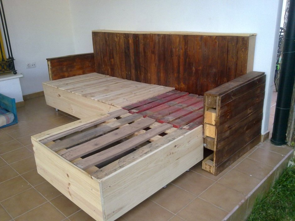 Шкафы купе из из строительных паллет