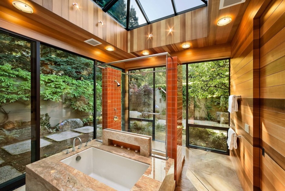 Ванная с панорамными окнами в частном доме