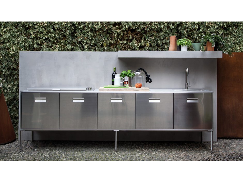 Suzette, a Compact Outdoor Kitchen