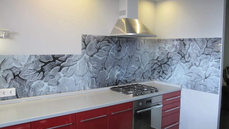 Стеклянный фартук на стену для кухни