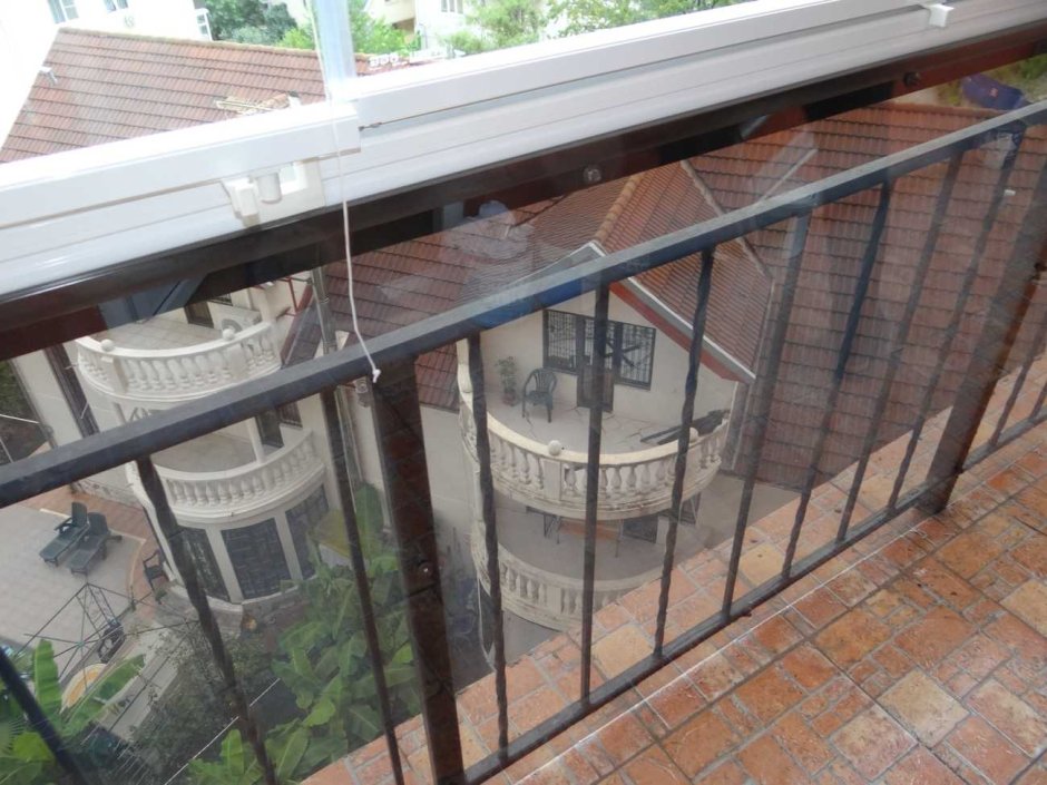 Ограждение балкона поликарбонатом