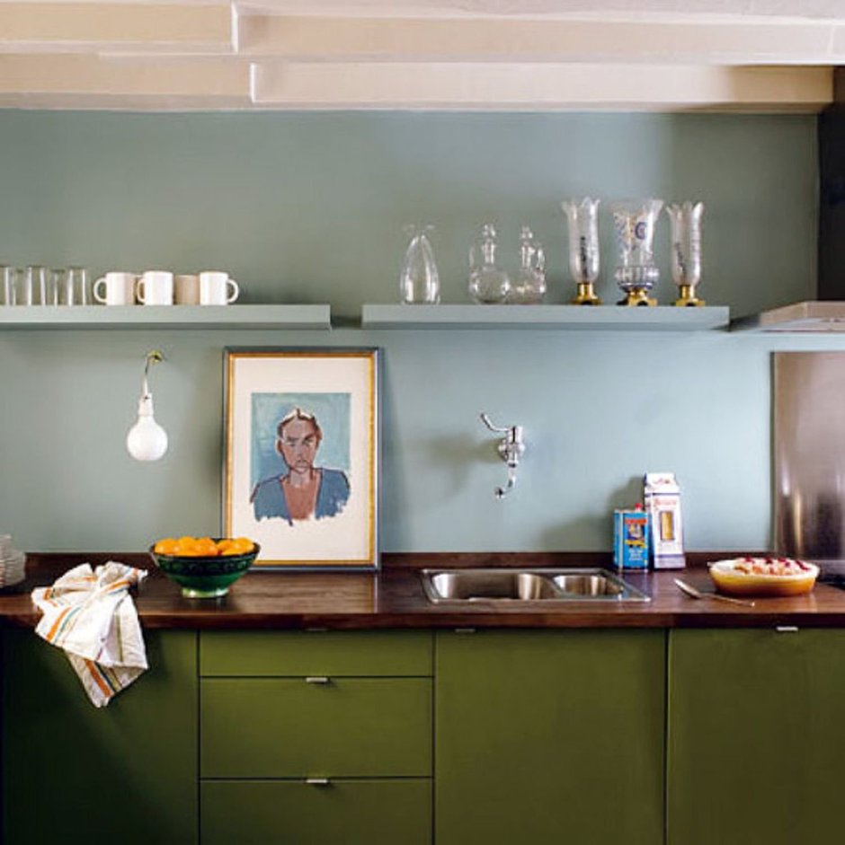 Серо-зеленые стены на кухне