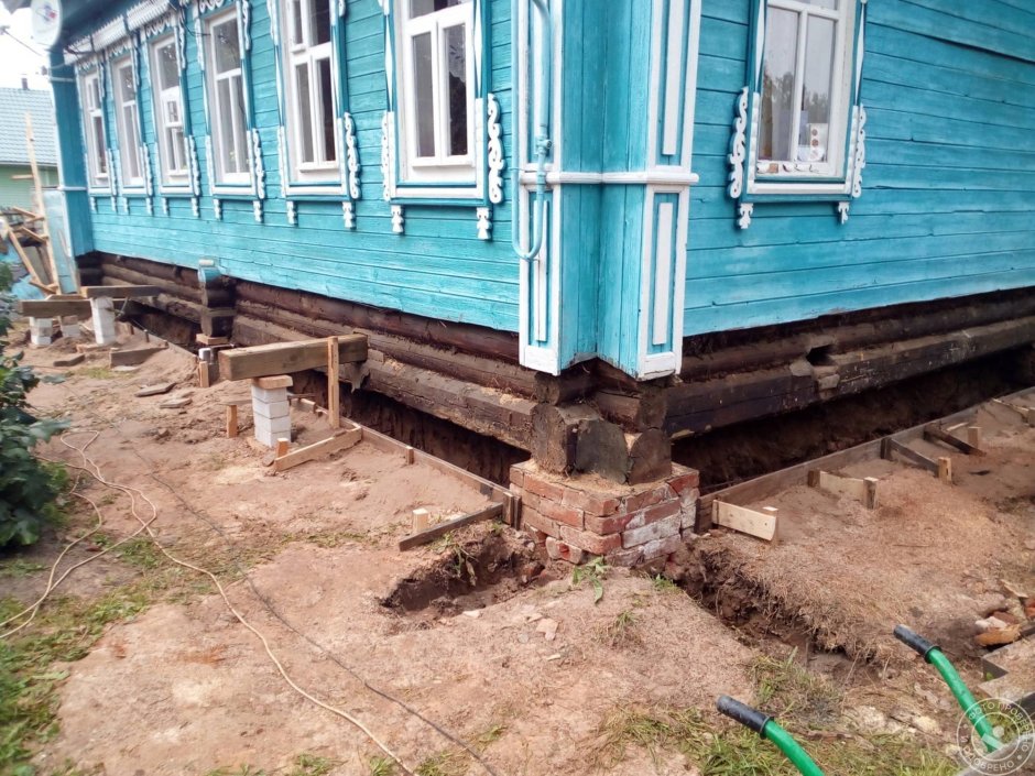 Поднять старый дом на фундамент