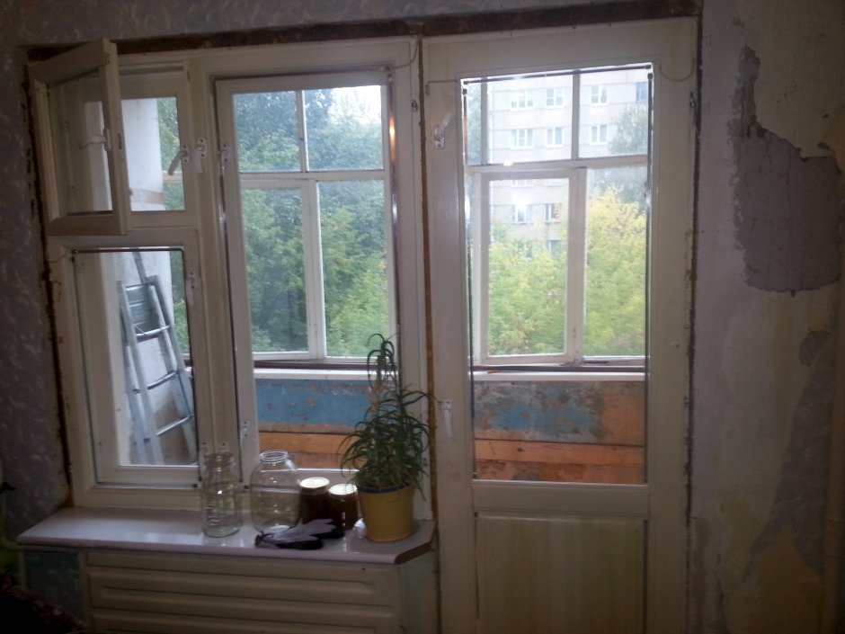 Старая дверь на балкон