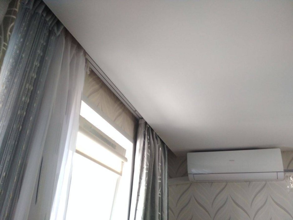 Скрытый карниз для натяжного потолка