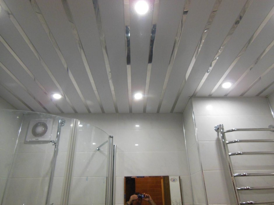 Светильники для реечного потолка в ванной комнате