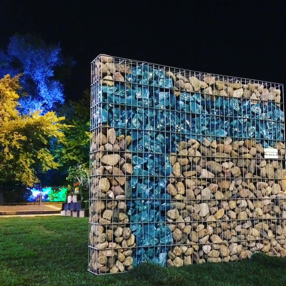 Габион с подсветкой