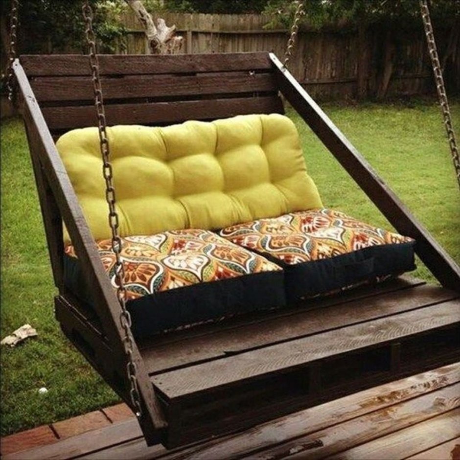 Качели из деревянных паллет