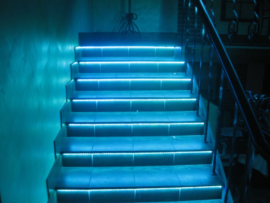 Led подсветка ступеней лестницы светодиодная лента