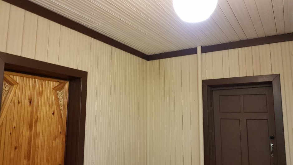 Отделка стен МДФ панелями в деревянном доме