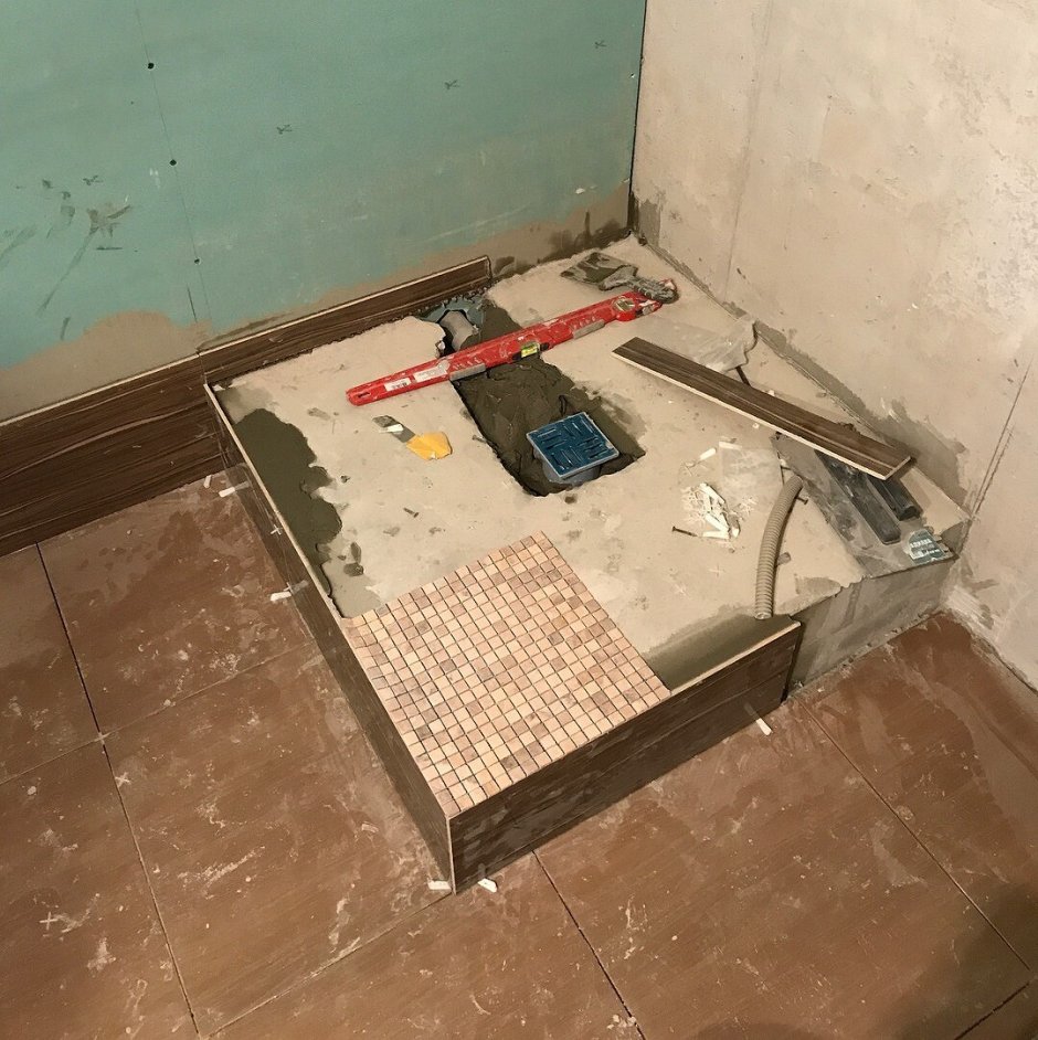 Монтаж душевого поддона на подиум