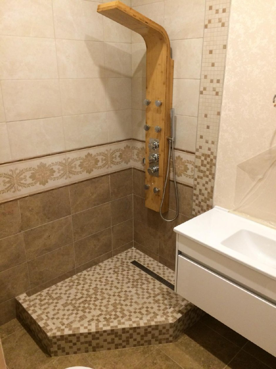 Подиум для душевой кабины из плитки