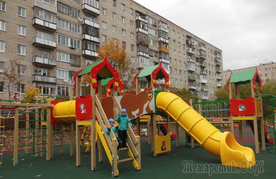 Детская площадка во дворе
