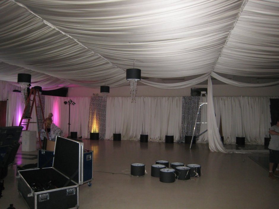 Потолок из ткани в кафе