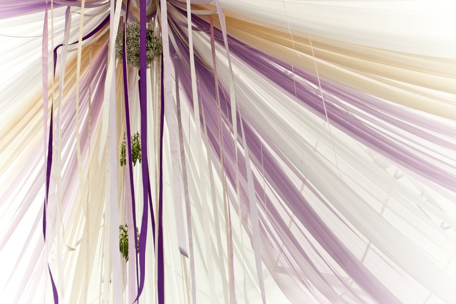 Ткань на потолке каскадом