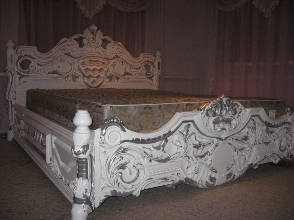 Резная мебель из дерева белая
