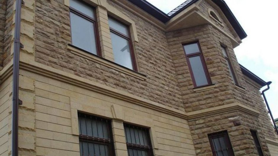 Фасад рваный камень дом