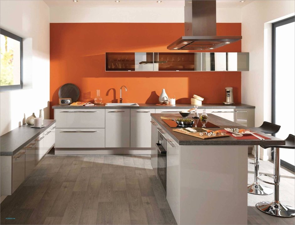Кухня оранжевая с серым в интерьере
