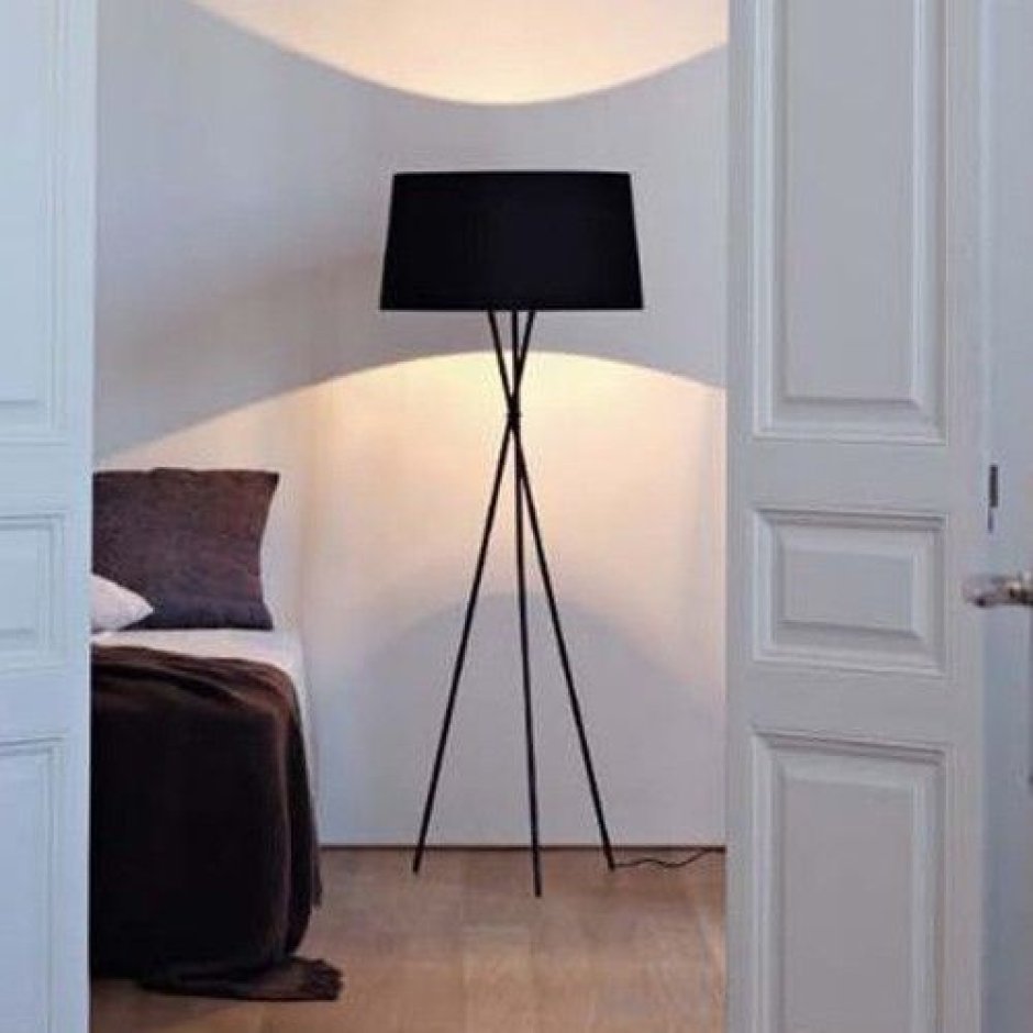 Торшер tripode g5 от дизайнера Gabiel Ordeig Cole