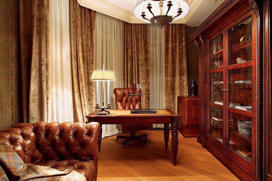 Интерьер домашнего кабинета в классическом стиле