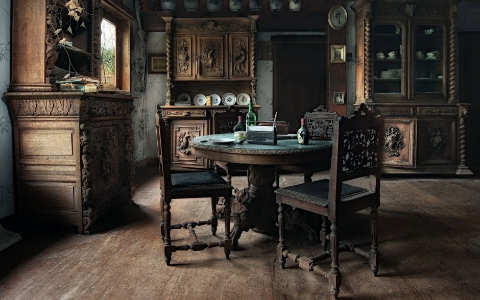 Комната в старинном стиле