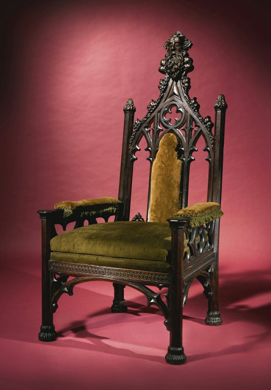 Кресло 19 века Готика