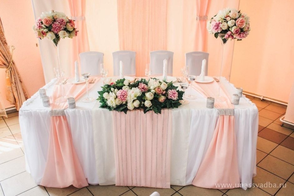 Украшение свадебного стола в розовых тонах