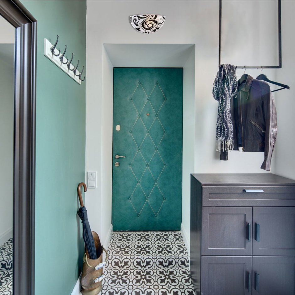 Светло бирюзовая прихожая