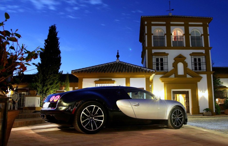 Bugatti Veyron 16.4 super Sport. Ночью