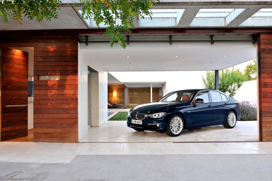 BMW i4 гараж