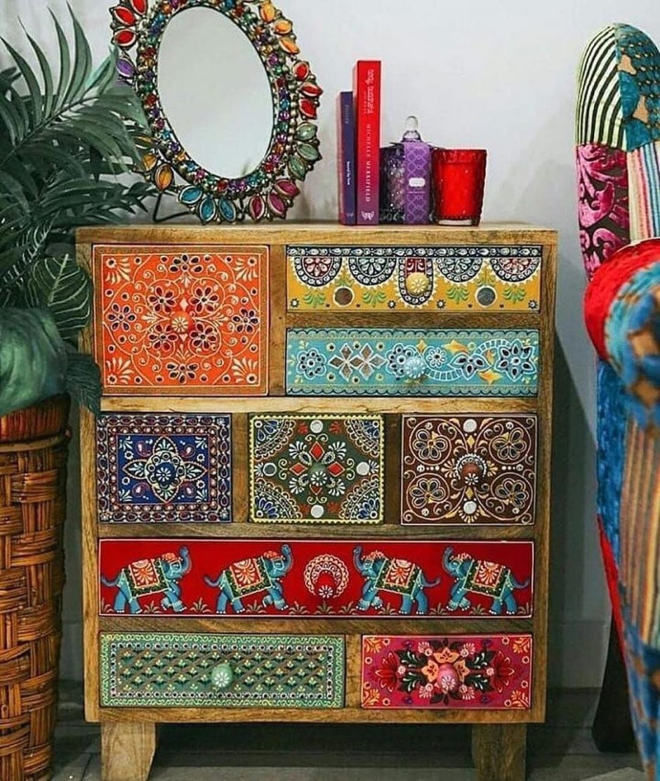 Шкаф в индийском стиле