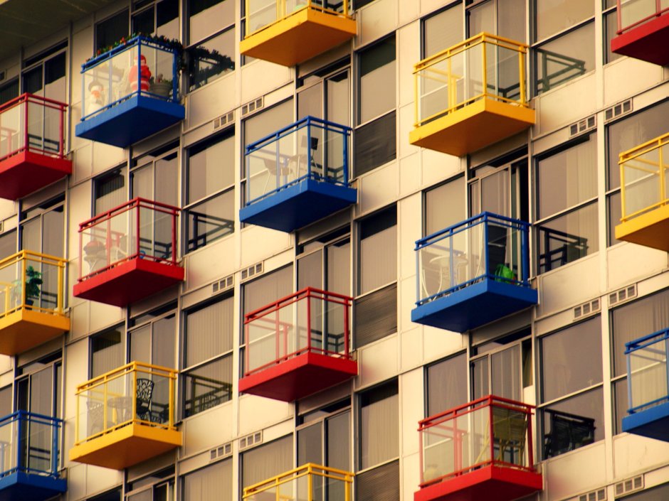 Разноцветные балконы