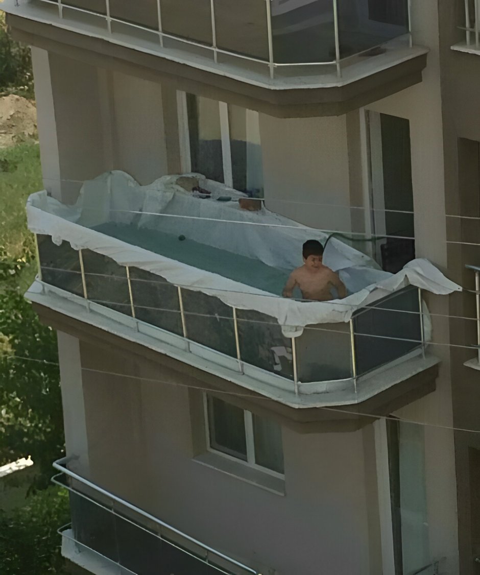 Балкон с бассейном