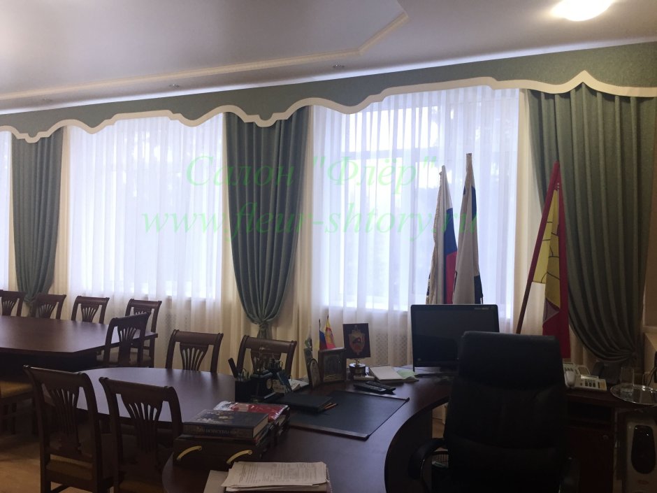 Ламбрекен в кабинет