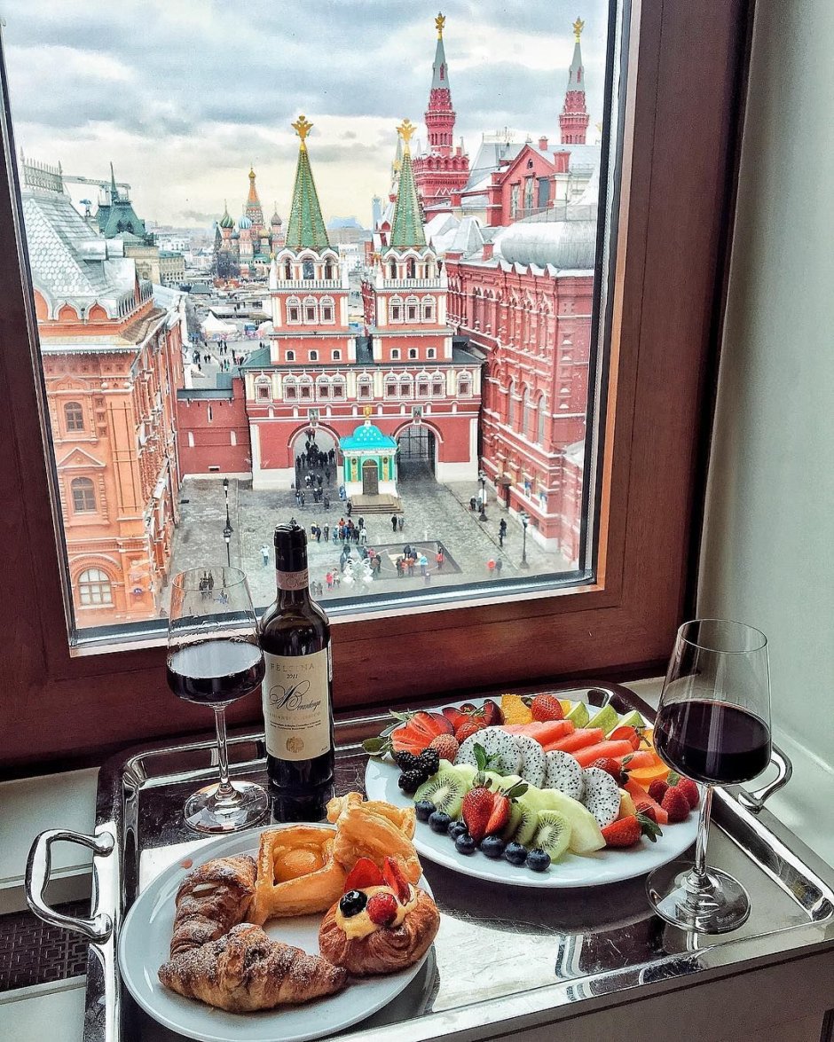 Вид из окна на Кремль