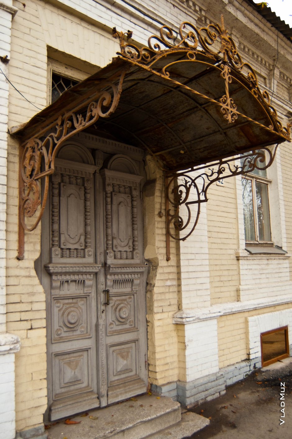 Дверной козырек