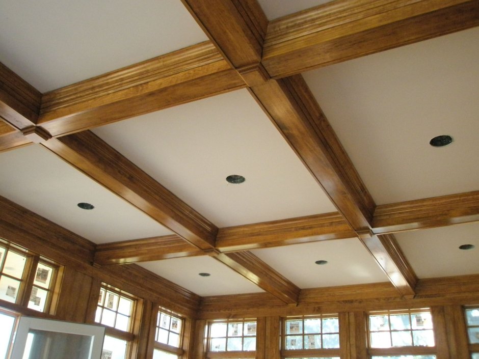 Подвесной потолок из деревянных балок