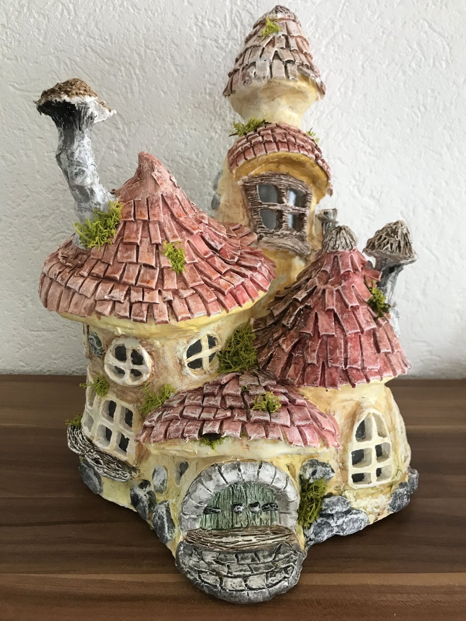 Сказочный домик из глины
