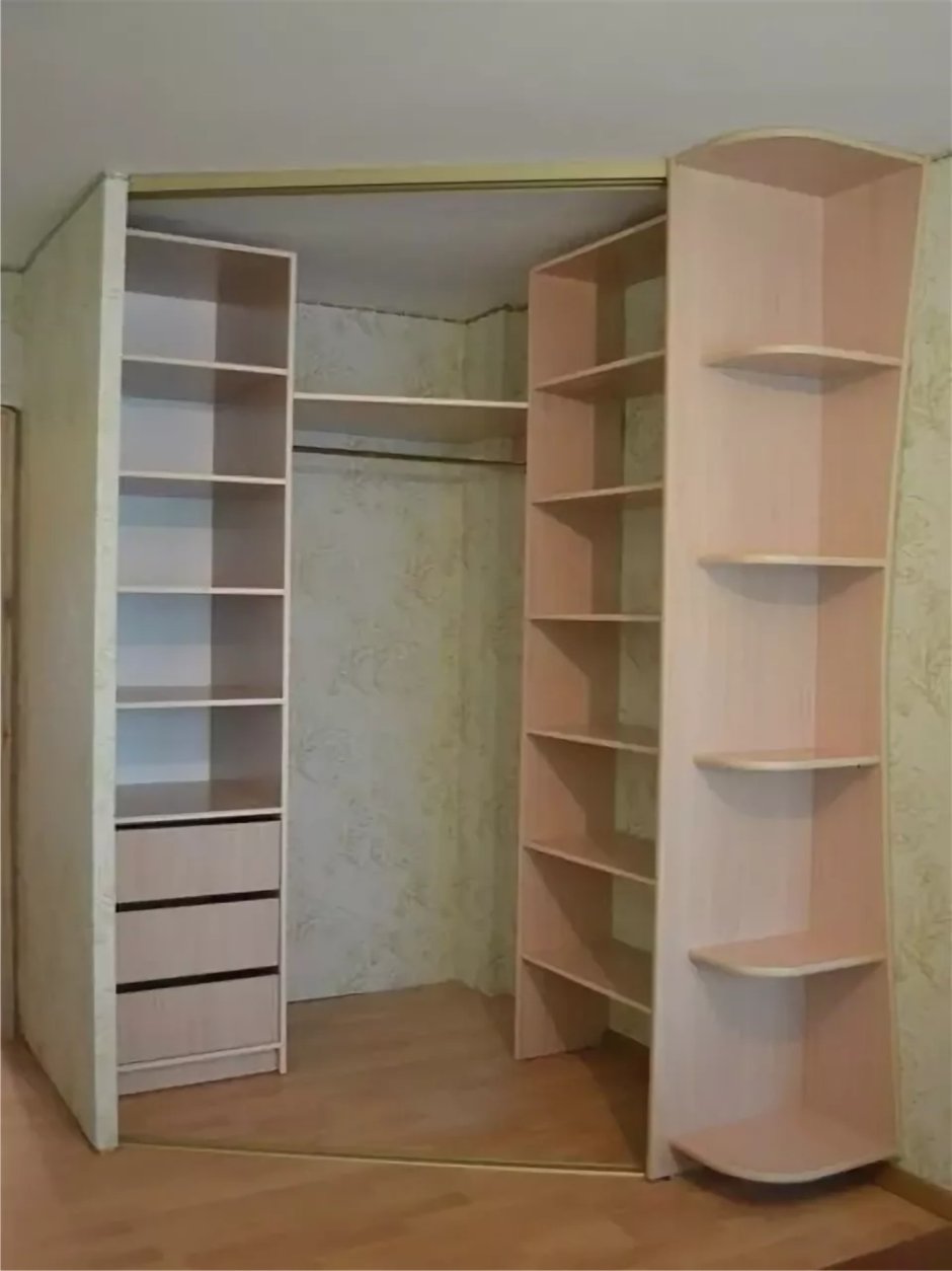Угловой шкаф изнутри