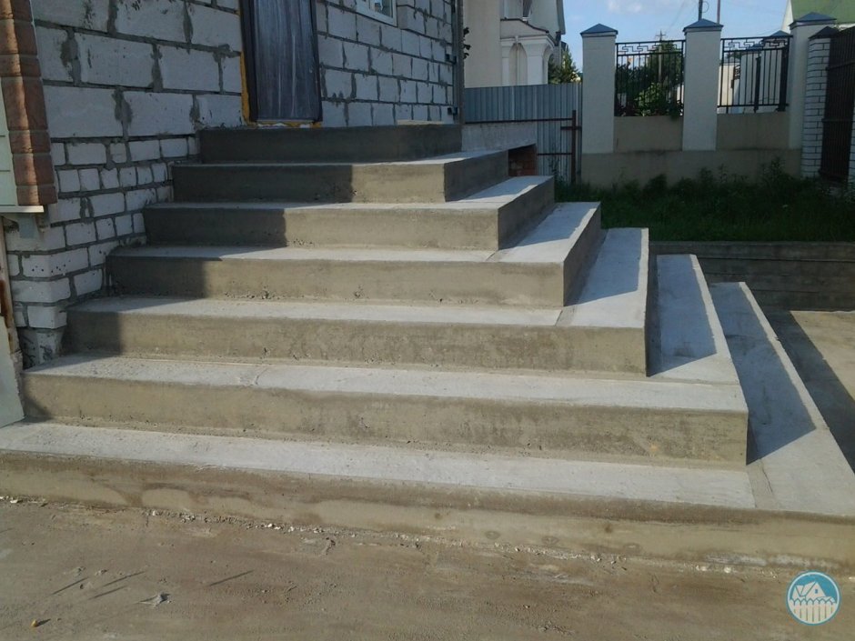 Лестница бетонная уличная
