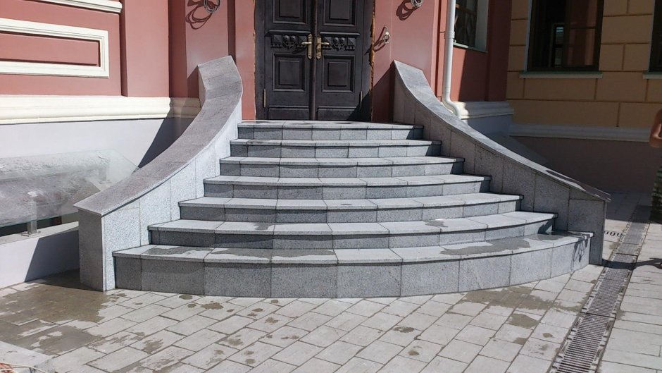 Бетонная лестница на крыльцо