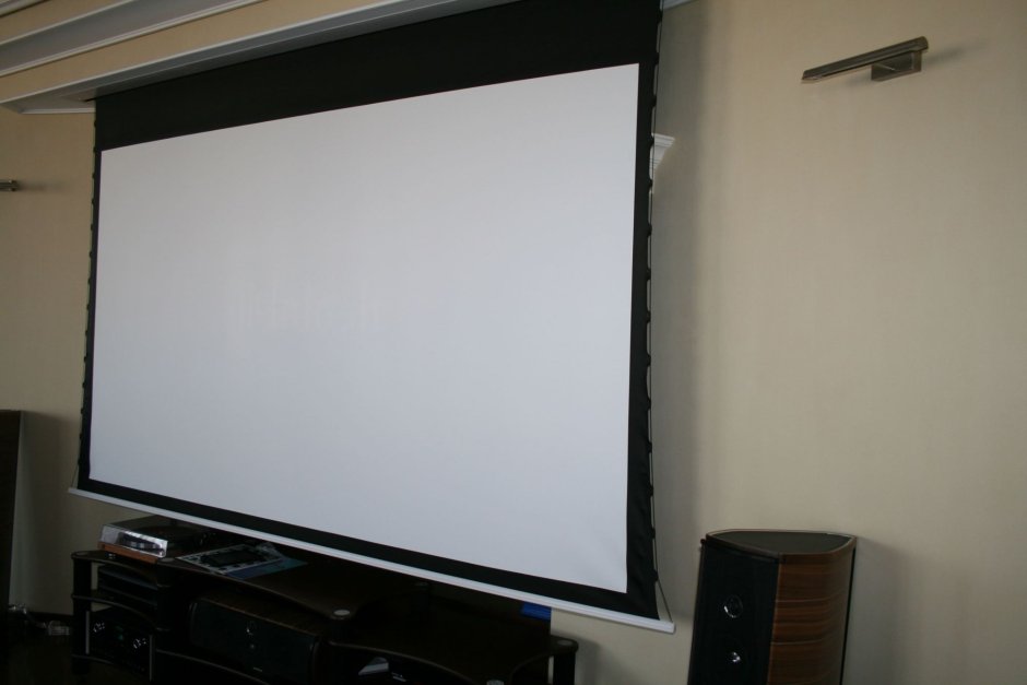 Проекционный экран Onyx Velum 200"