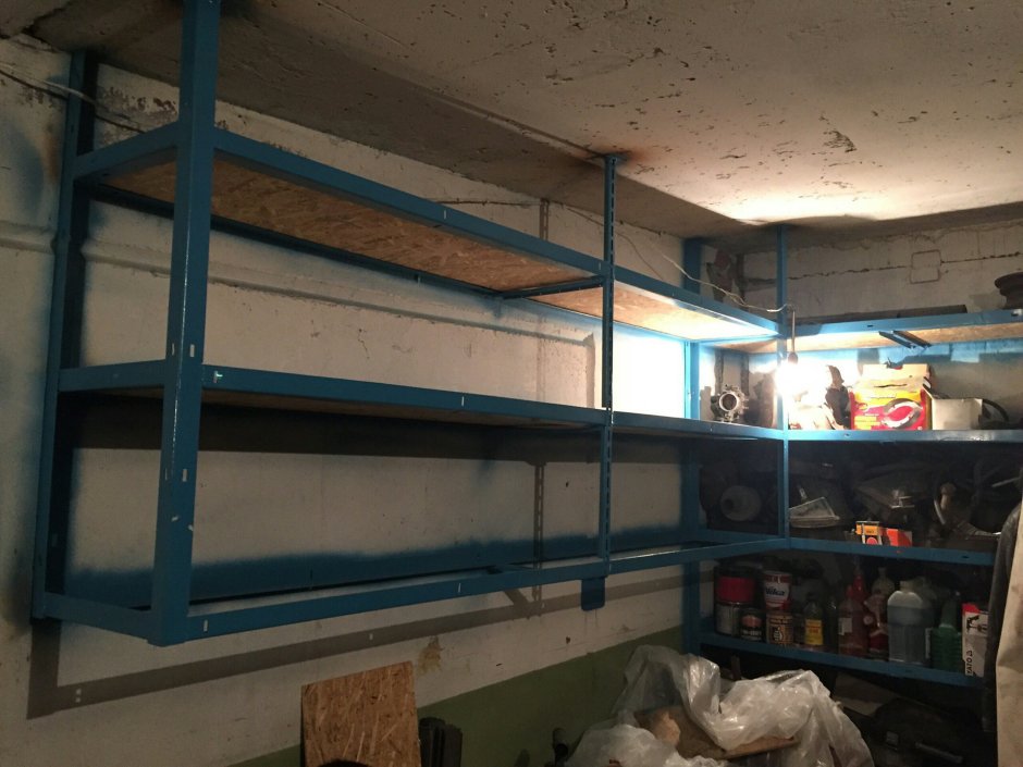 Полки из уголка в гараж