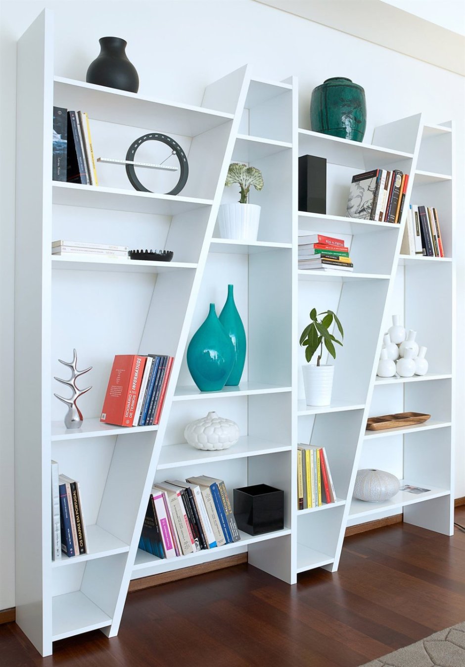Современные книжные полки