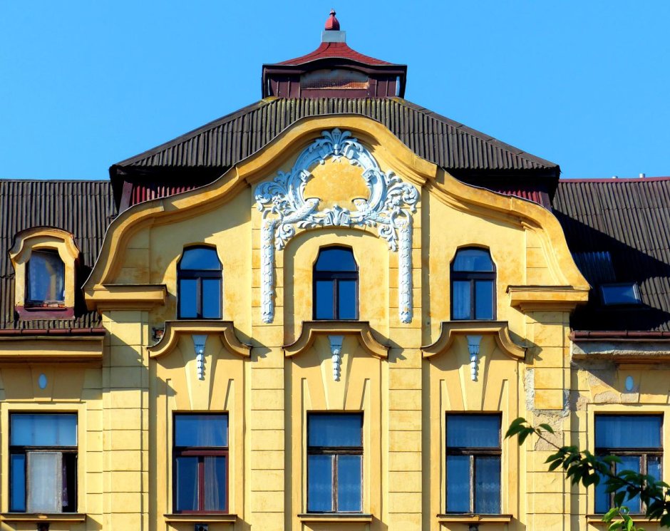 Фронтон ар нуво
