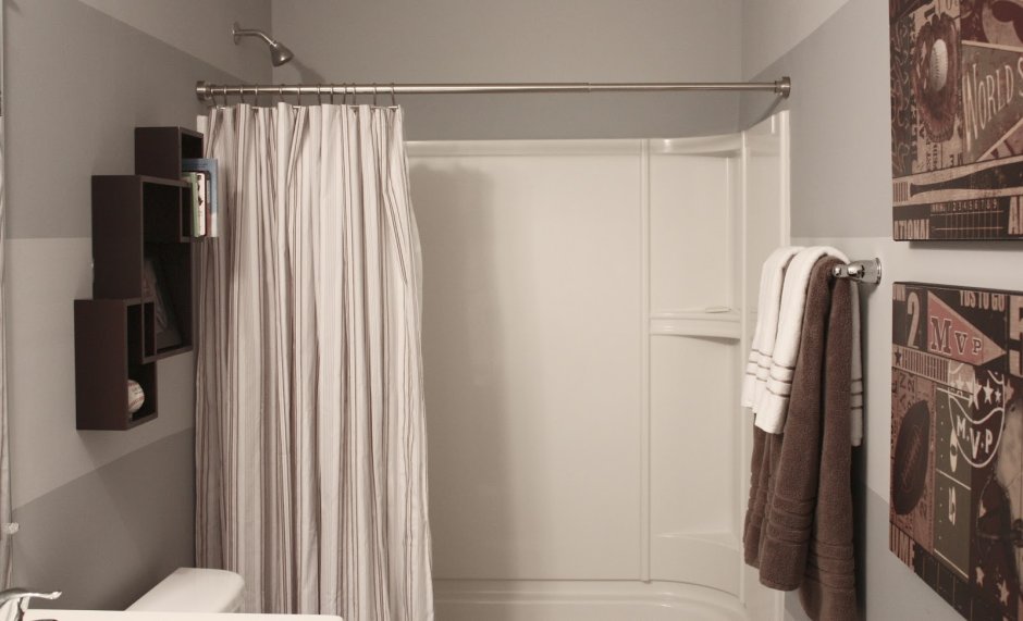 Bathroom with Shower Curtain