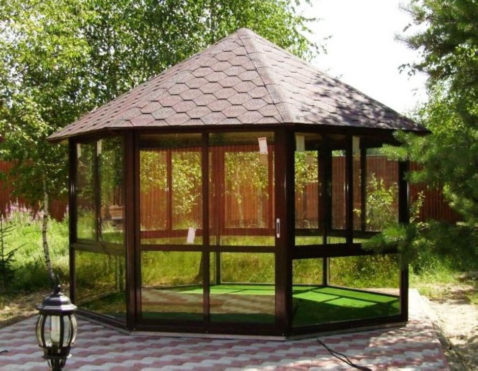 Стеклянная беседка для дачи