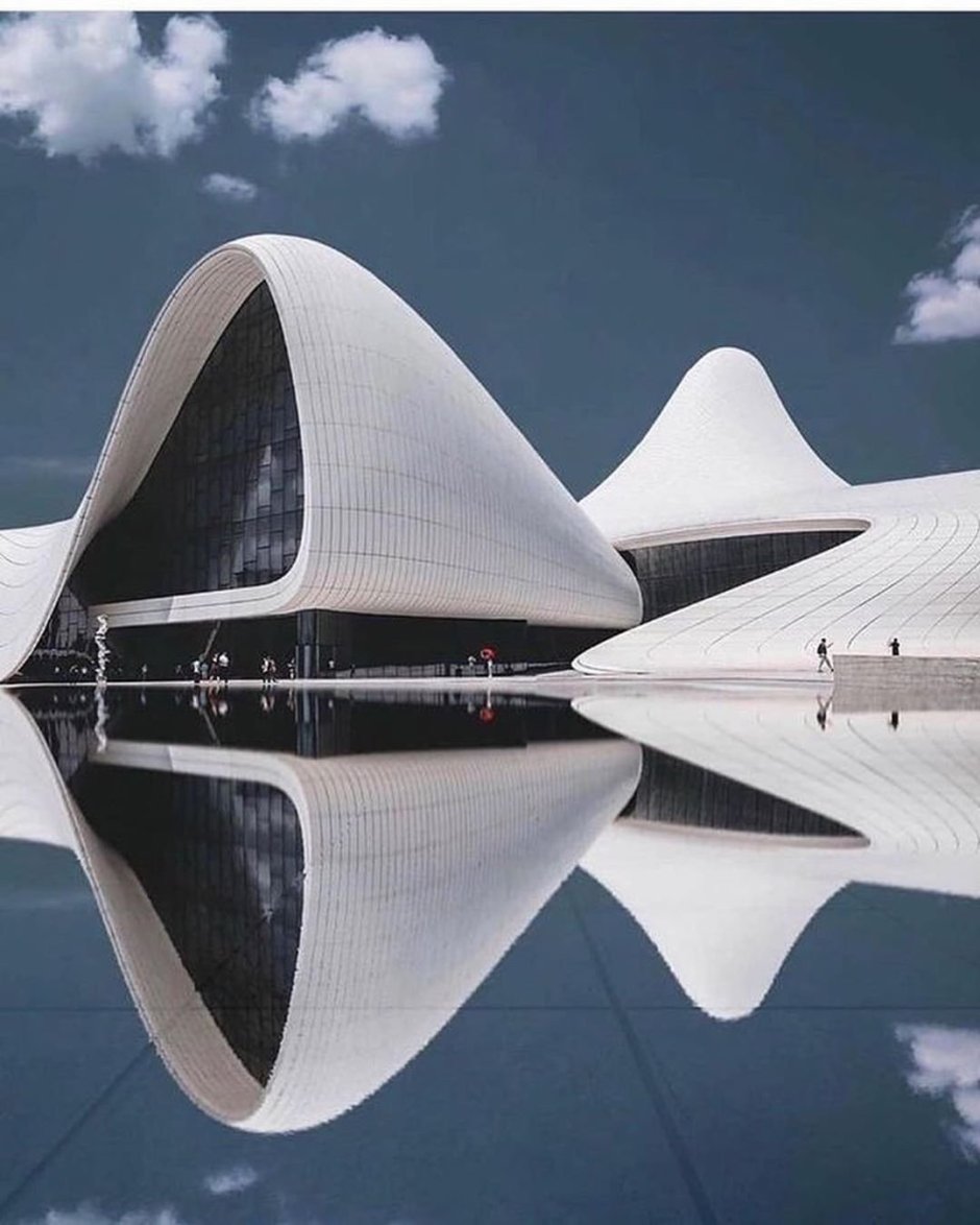 Центр Гейдара Алиева в Баку, Архитектор Захи Хадид