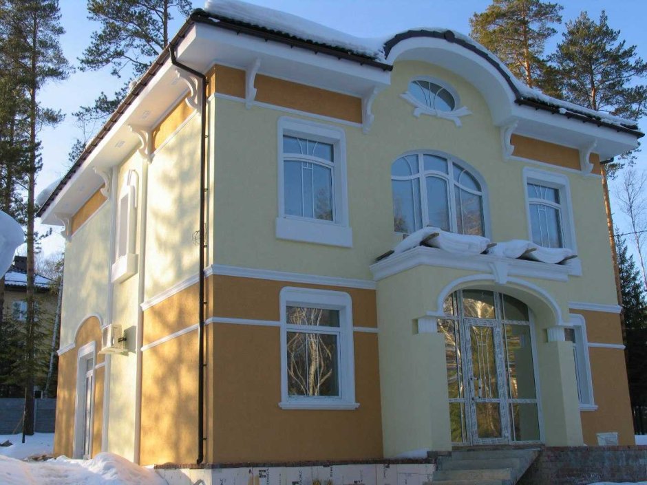 Мокрый фасад с декоративными элементами