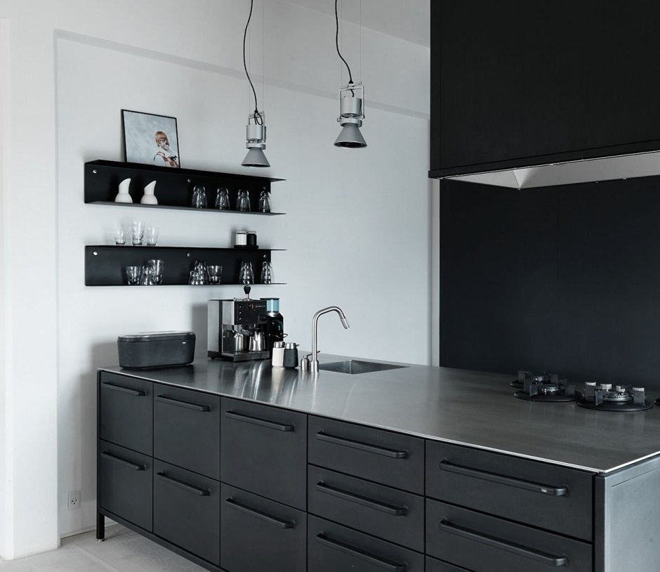 Чёрная матовая кухня ikea